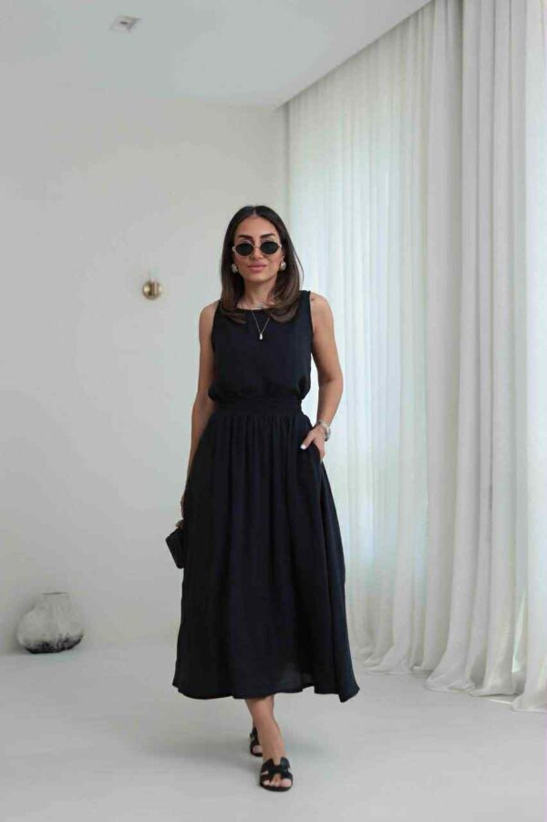 Црн сет со сукња