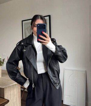 Црна кожна јакна