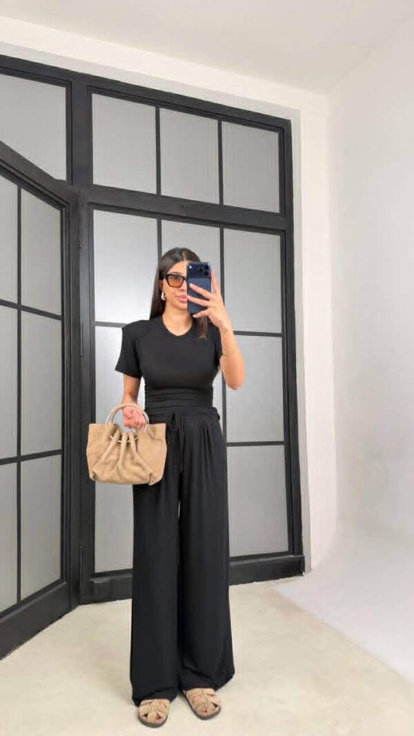 Црн преудобен комплет со нараменици